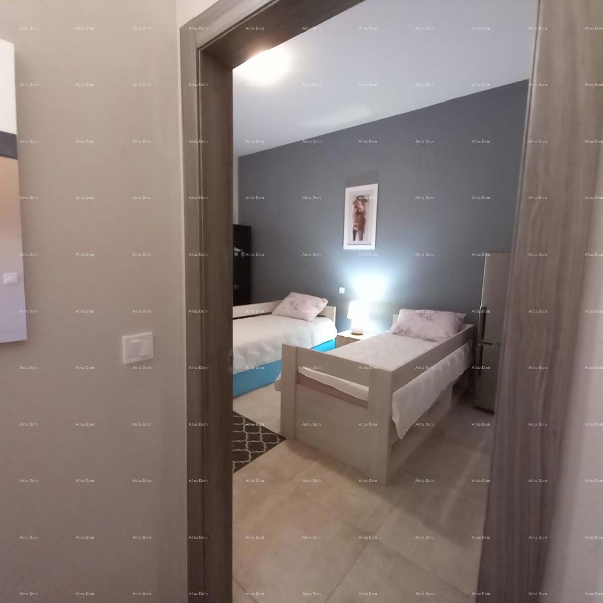 Na prodaju stan z dvoriščem, 250 m od morja