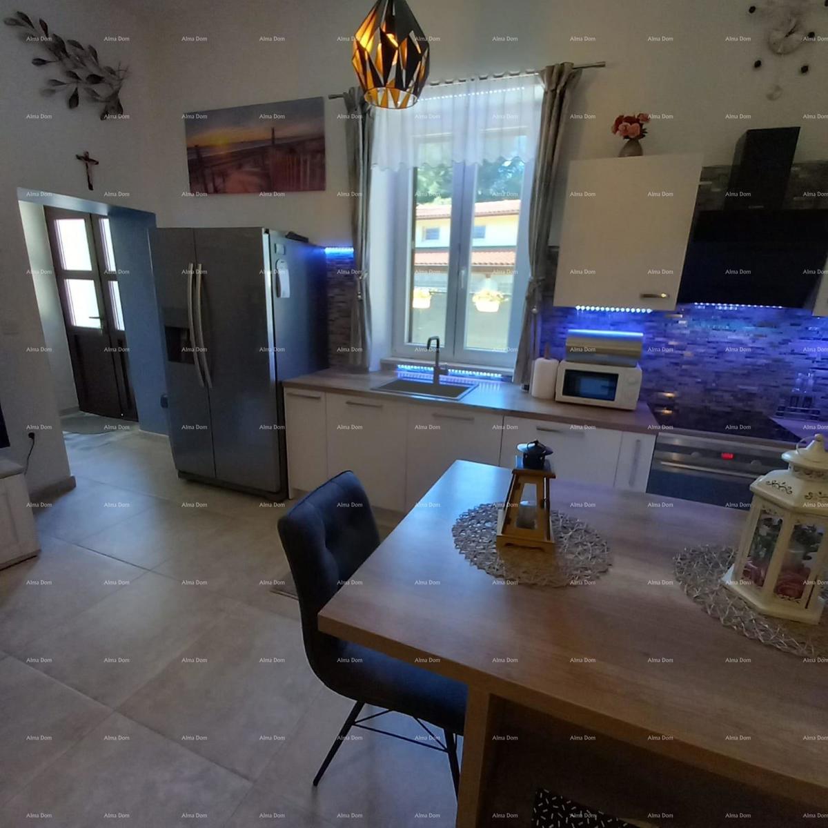 Na prodaju stan z dvoriščem, 250 m od morja