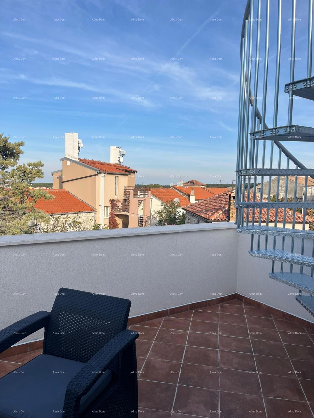 Prodaja - prenovljena hiša na odlični lokaciji z dvema apartmajema in čudovitim razgledom, Medulin!