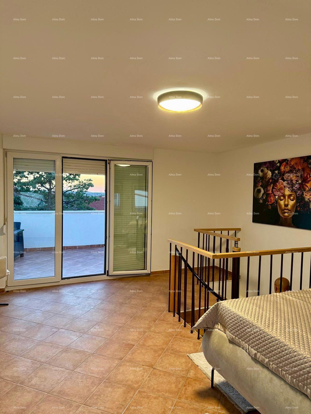 Prodaja - prenovljena hiša na odlični lokaciji z dvema apartmajema in čudovitim razgledom, Medulin!