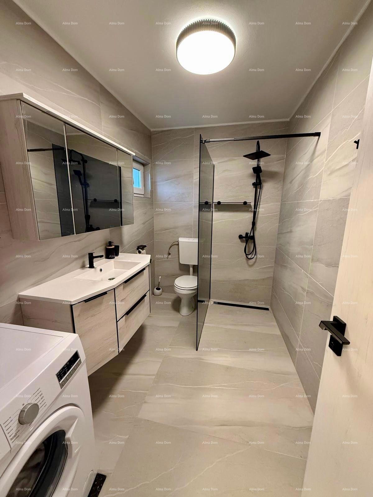 Prodaja - prenovljena hiša na odlični lokaciji z dvema apartmajema in čudovitim razgledom, Medulin!