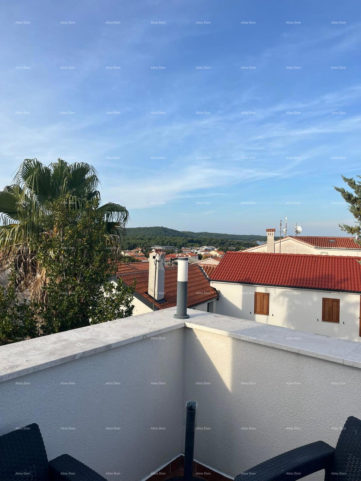 Prodaja - prenovljena hiša na odlični lokaciji z dvema apartmajema in čudovitim razgledom, Medulin!