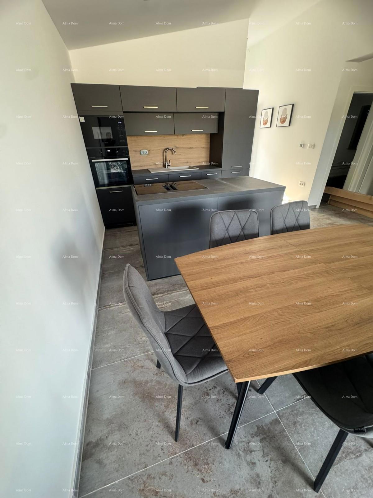 Prodaja - dvojna prizemnica s grijanim bazenom, Poreč!