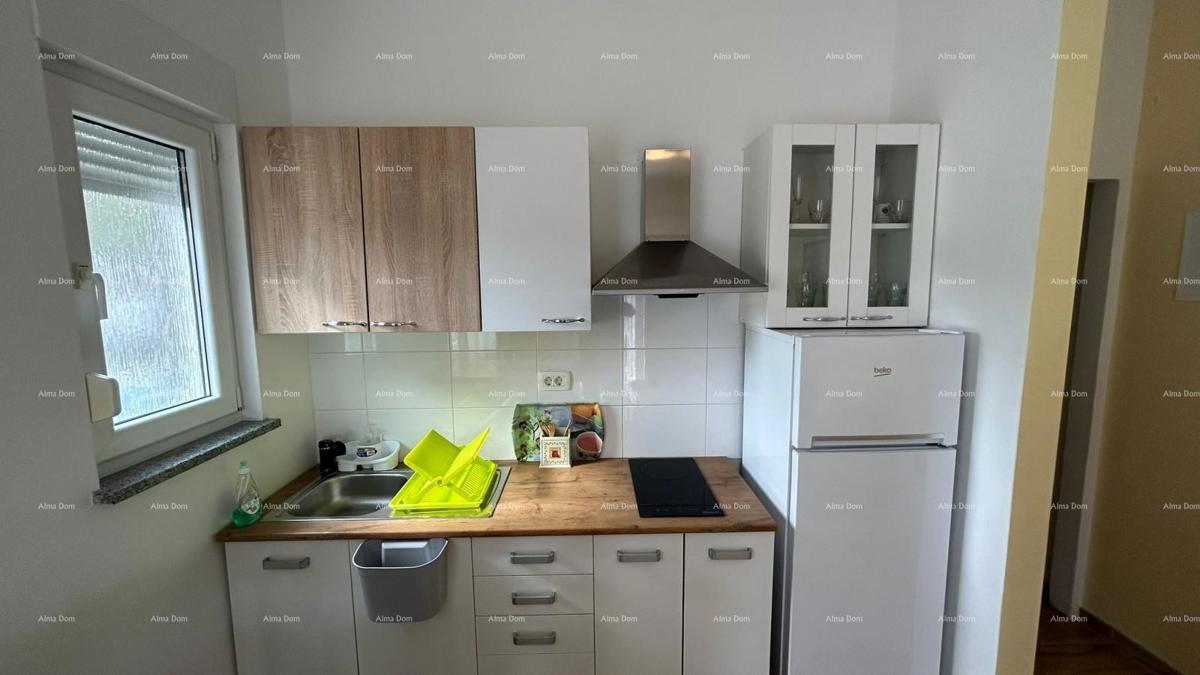 Pula Veli vrh. Prodajamo hišo z več apartmaji in bazenom.