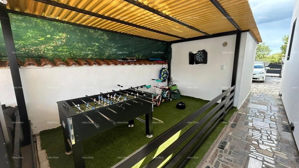 Pula Veli vrh. Prodajamo hišo z več apartmaji in bazenom.