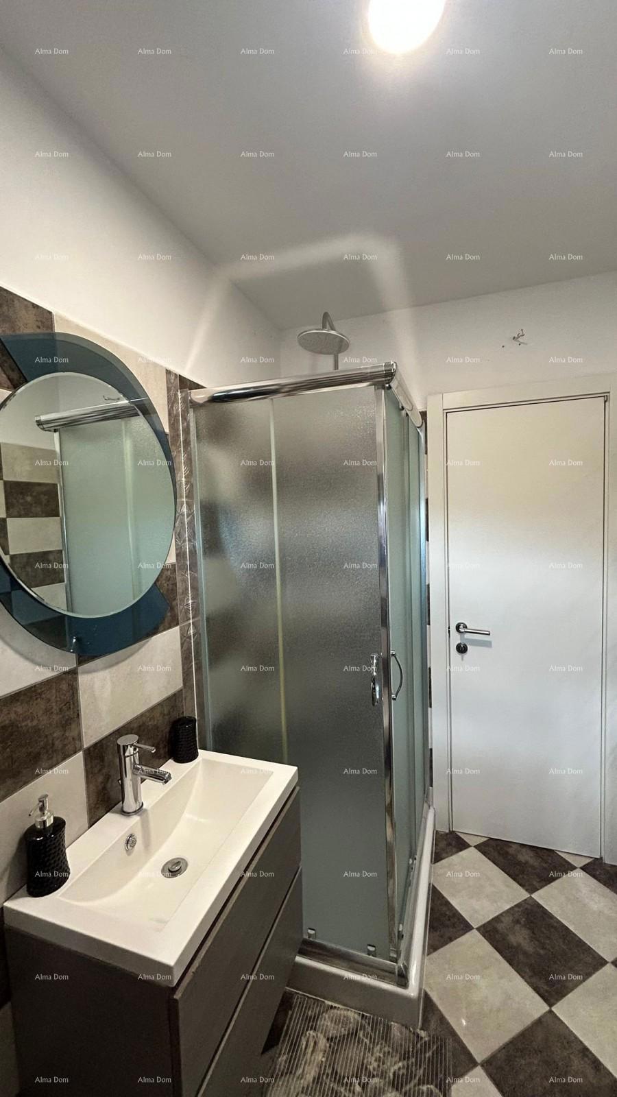 Pula Veli vrh. Prodajamo hišo z več apartmaji in bazenom.