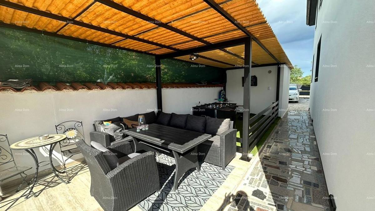 Pula Veli vrh. Prodajamo hišo z več apartmaji in bazenom.