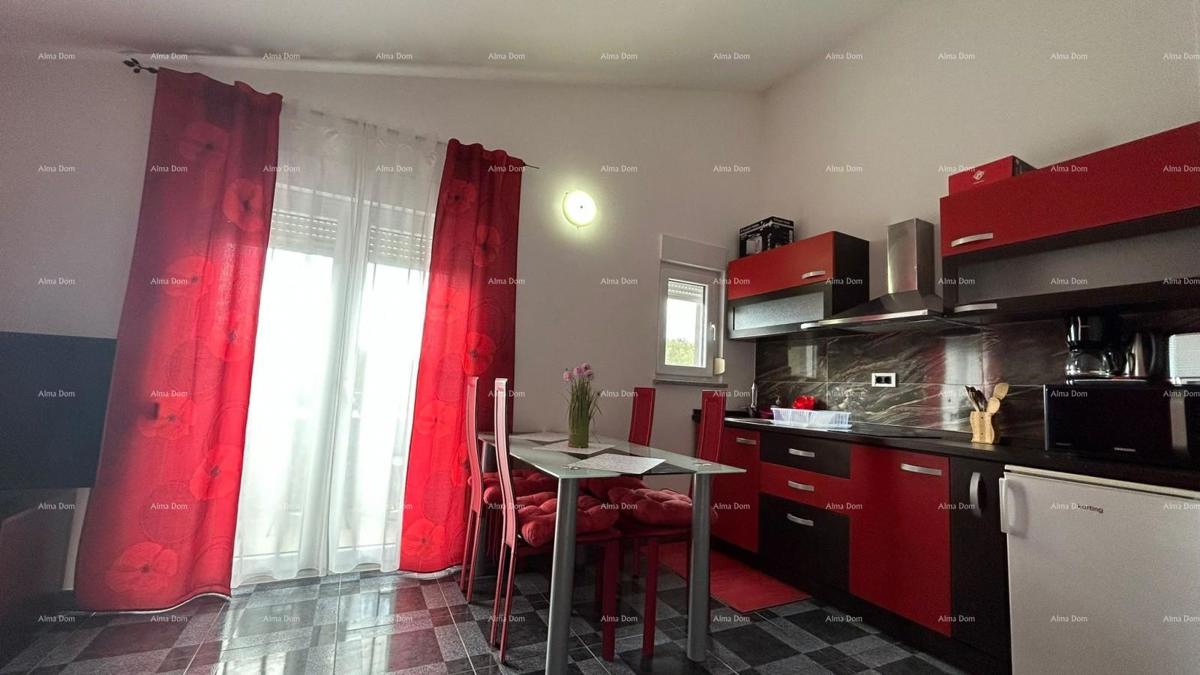 Pula Veli vrh. Prodajamo hišo z več apartmaji in bazenom.