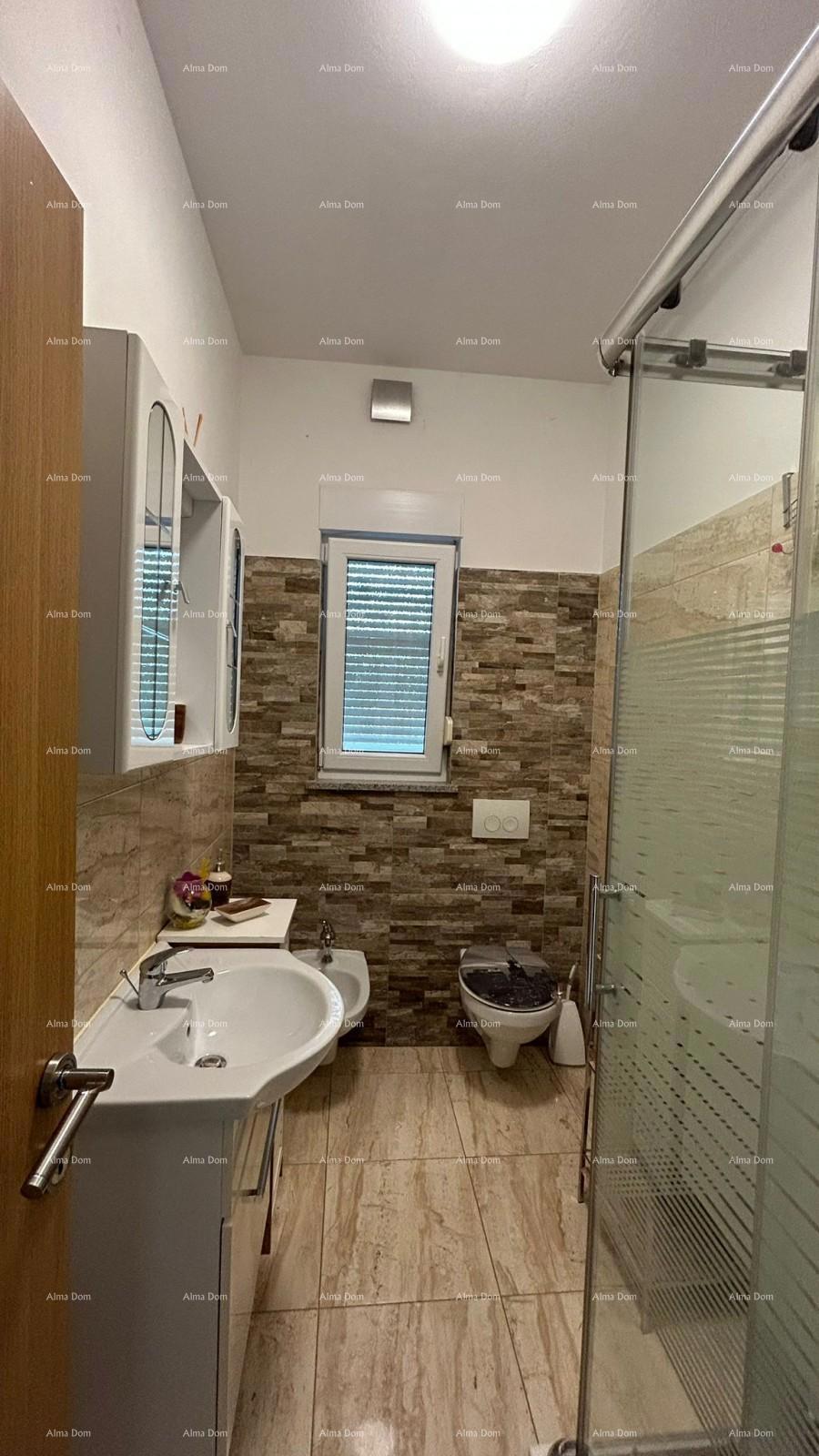 Pula Veli vrh. Prodajamo hišo z več apartmaji in bazenom.