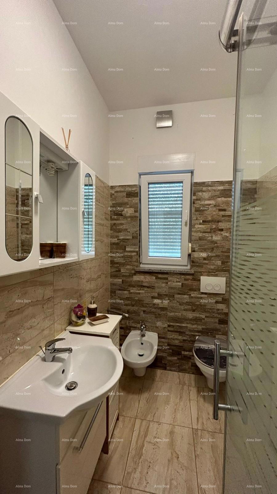 Pula Veli vrh. Prodajamo hišo z več apartmaji in bazenom.