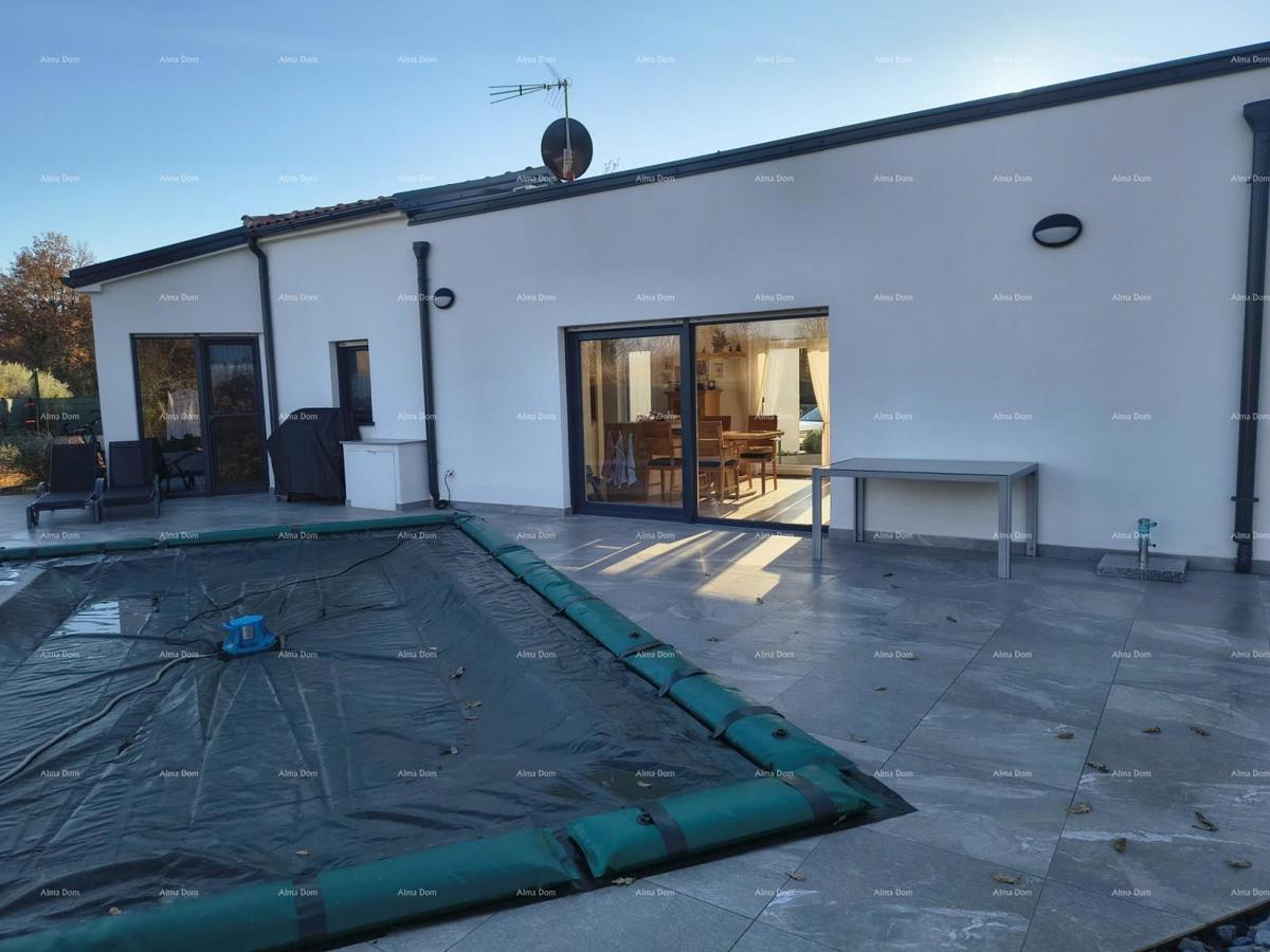 Samostojeća prizemnica s bazenom!