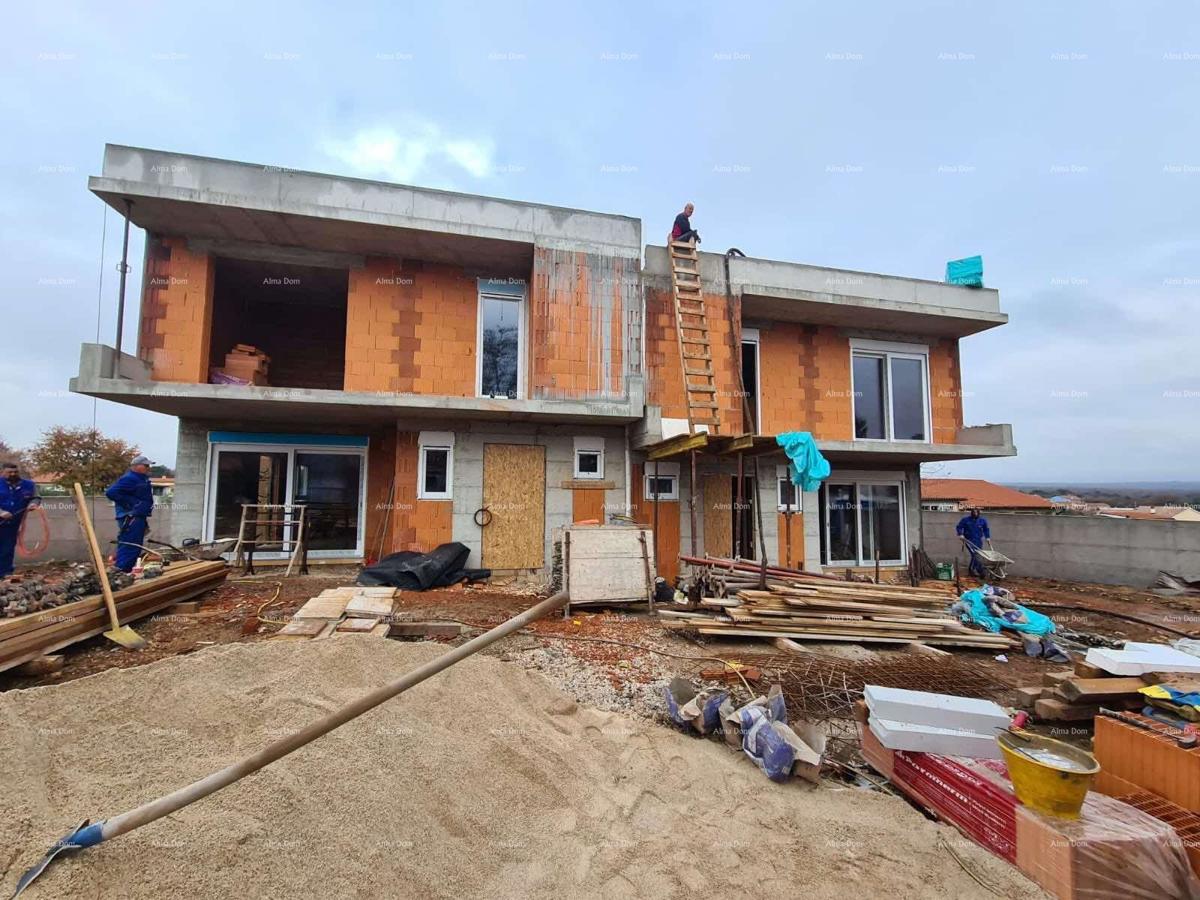 Dvoetažni stan s dvorištem – Barbariga