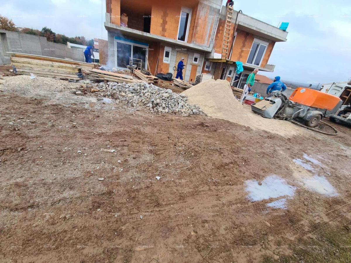 Dvoetažni stan s dvorištem – Barbariga