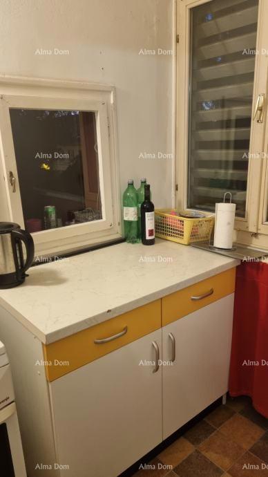 The translation of "Stan u centru Umaga" to Slovenian is "Stanovanje v centru Umaga."