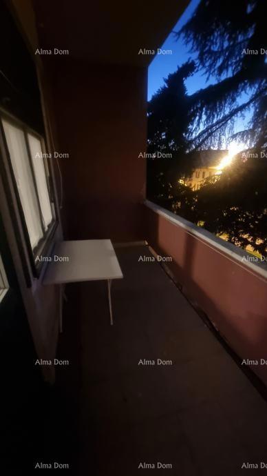 The translation of "Stan u centru Umaga" to Slovenian is "Stanovanje v centru Umaga."