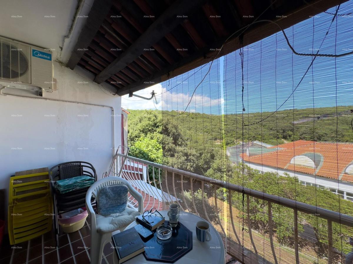 Na prodaju apartma v Dugji Uvali – blizu plaže!