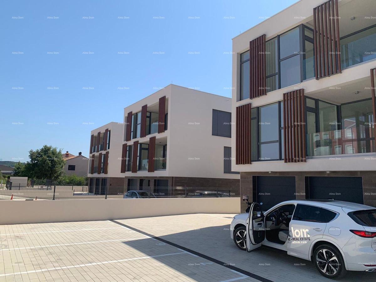 Novi, moderni stanovanjski kompleks, Rovinj! Dvonadstropno stanovanje s parkirnim in garažnim mestom!