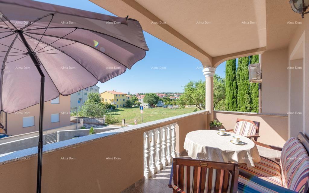 Medulin, samostoječa hiša s 5 apartmaji. Blizu Pošesa in plaž!.