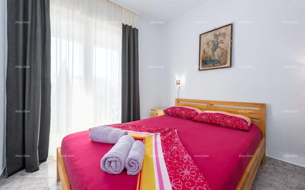 Medulin, samostoječa hiša s 5 apartmaji. Blizu Pošesa in plaž!.