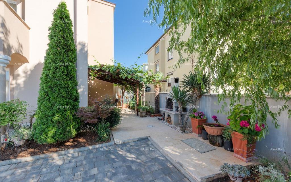 Medulin, samostoječa hiša s 5 apartmaji. Blizu Pošesa in plaž!.