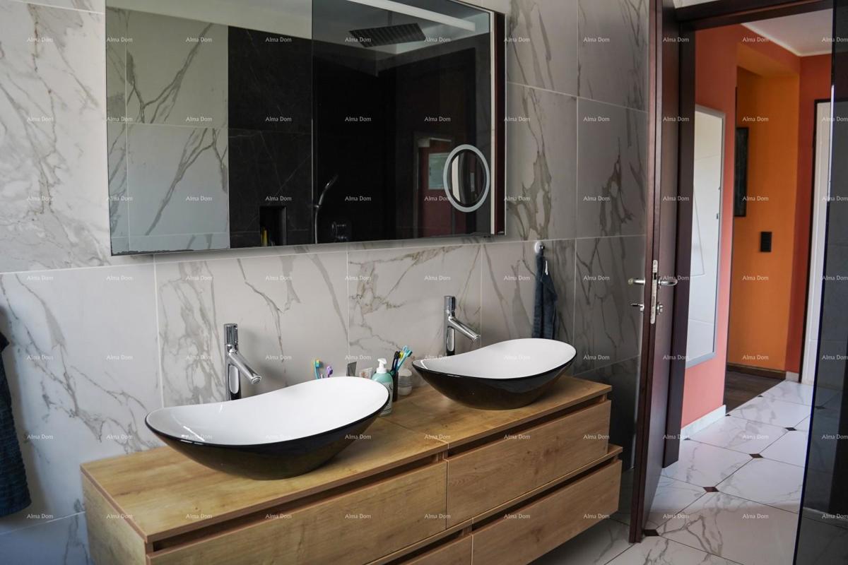 Rovinj. Stanovanje v prvem nadstropju hiše