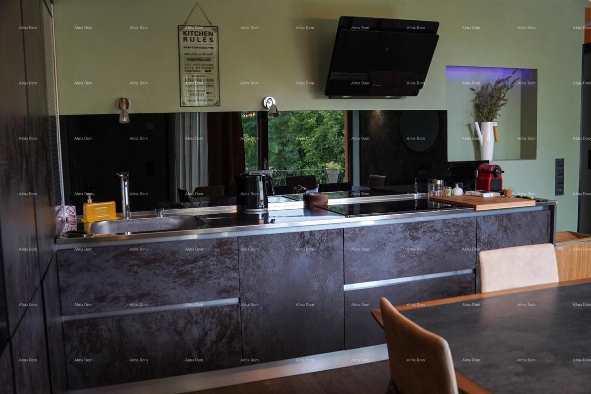 Rovinj. Stanovanje v prvem nadstropju hiše