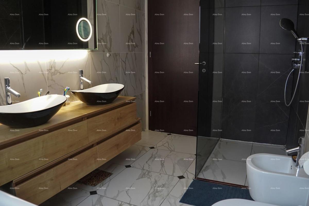 Rovinj. Stanovanje v prvem nadstropju hiše