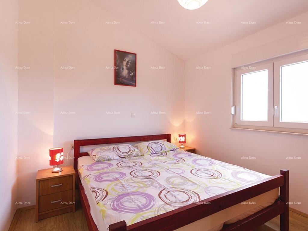 The translated title in Slovenian would be: