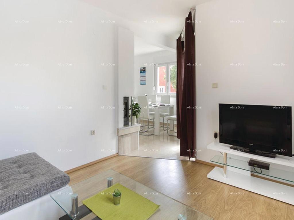 The translated title in Slovenian would be: