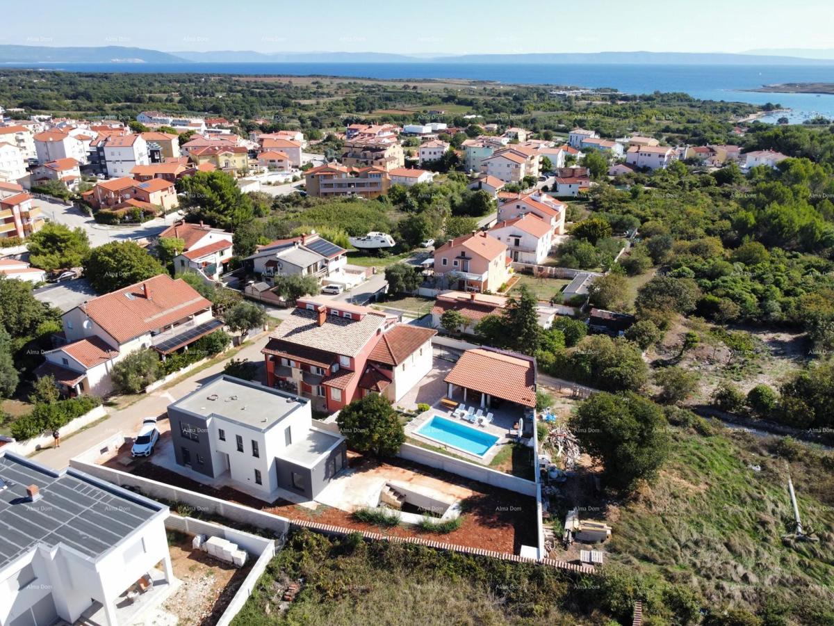 Ližnjan – Hiša z apartmaji in bazenom, 460 m².