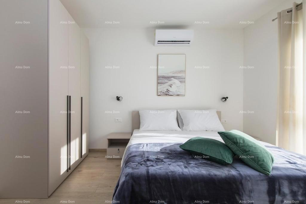 Prekrasna samostojeća hiša s bazenom v Raši, blizu morja