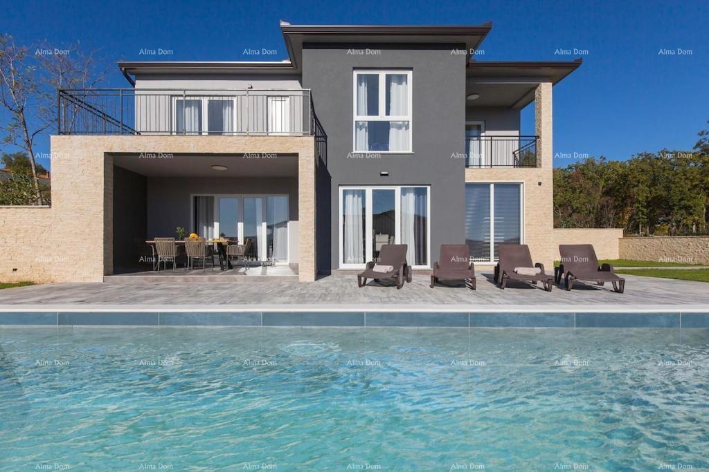 Prekrasna samostojeća hiša s bazenom v Raši, blizu morja