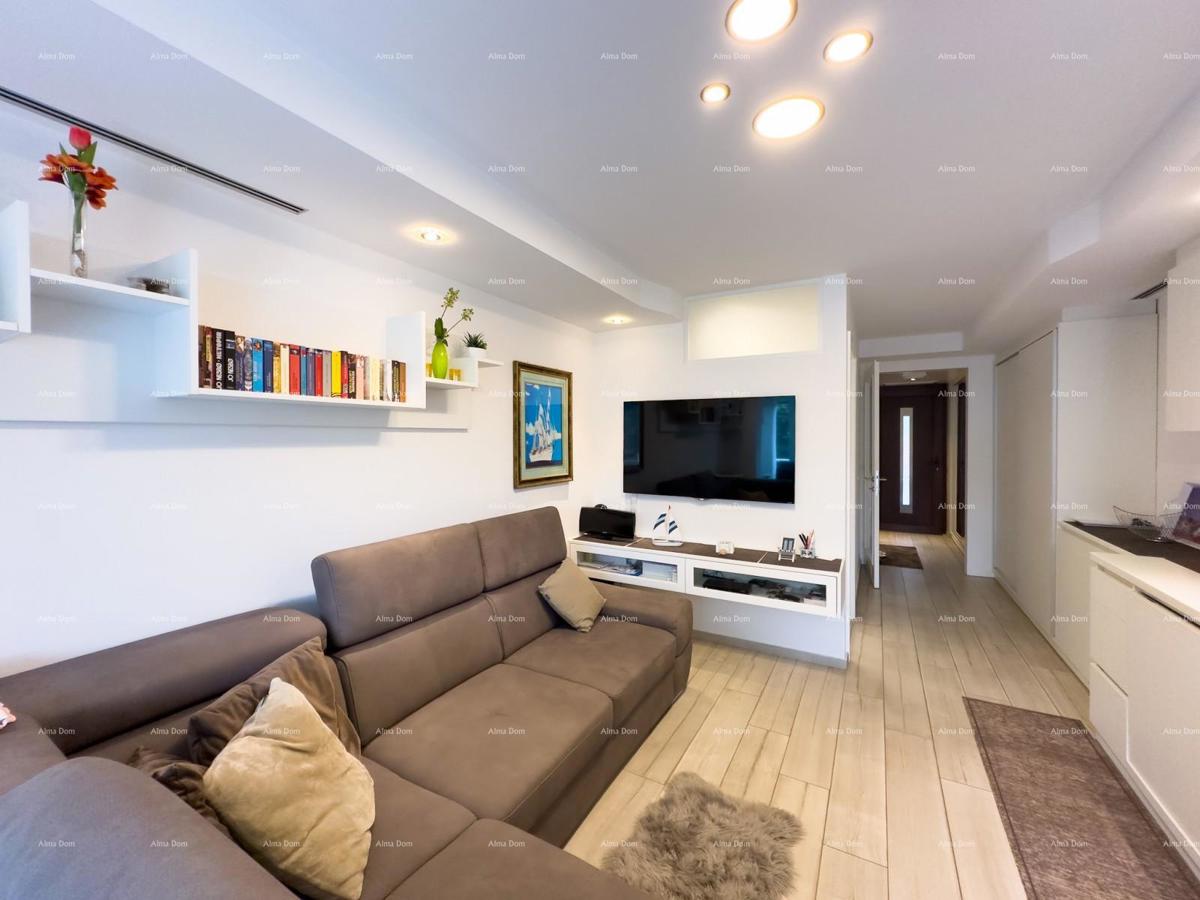 Prodajemo renoviran stan v Dugi Uvali!