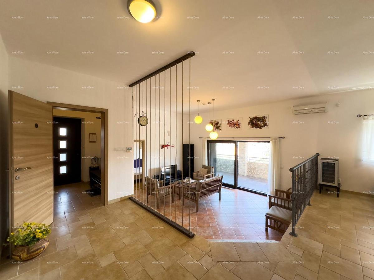 Prekrasna hiša s bazenom v Puli, idealna za družino ali naložbo