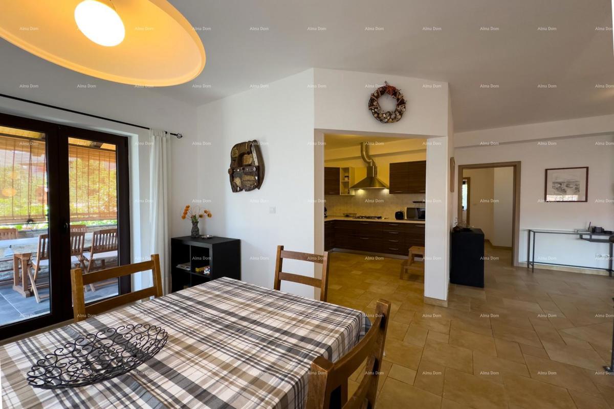 Prekrasna hiša s bazenom v Puli, idealna za družino ali naložbo