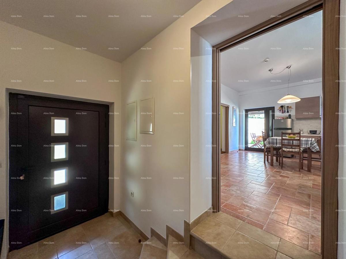 Prekrasna hiša s bazenom v Puli, idealna za družino ali naložbo