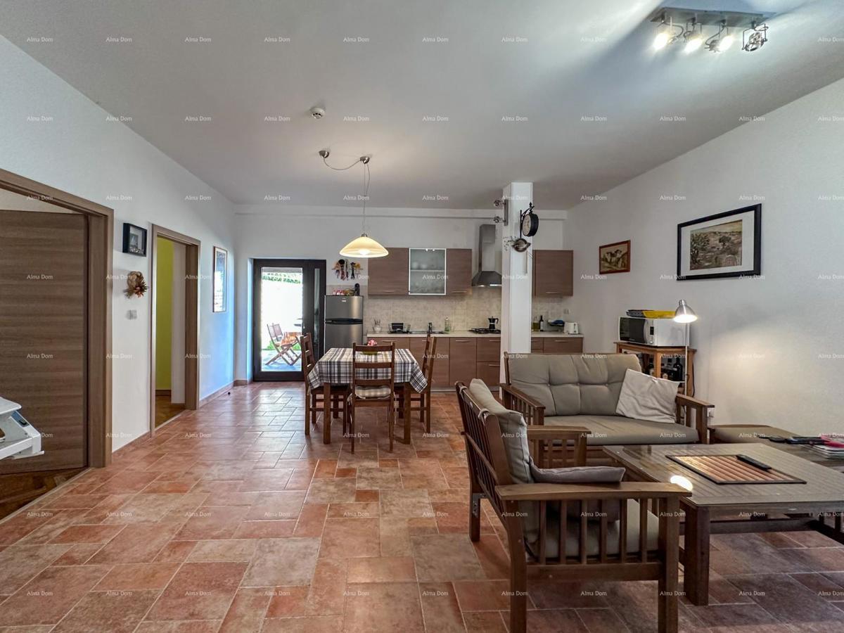 Prekrasna hiša s bazenom v Puli, idealna za družino ali naložbo