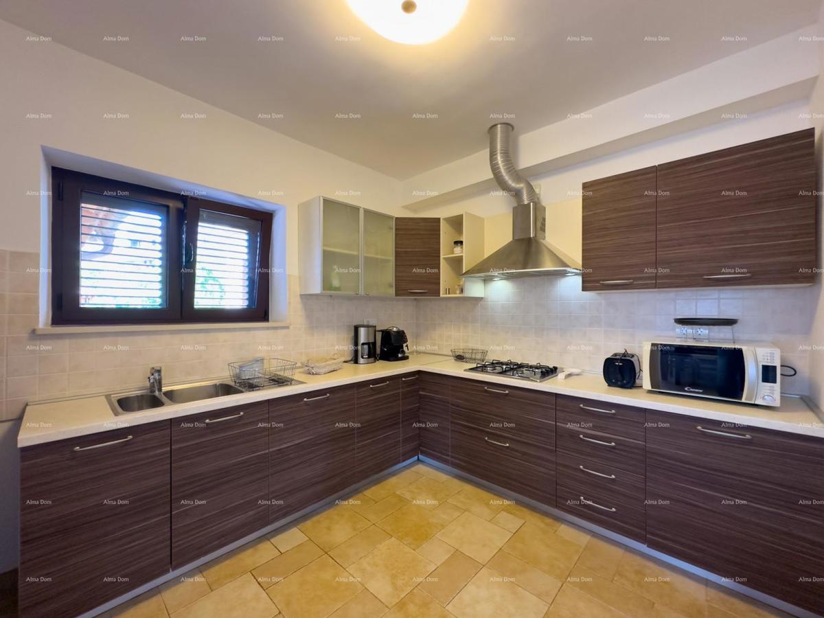 Prekrasna hiša s bazenom v Puli, idealna za družino ali naložbo