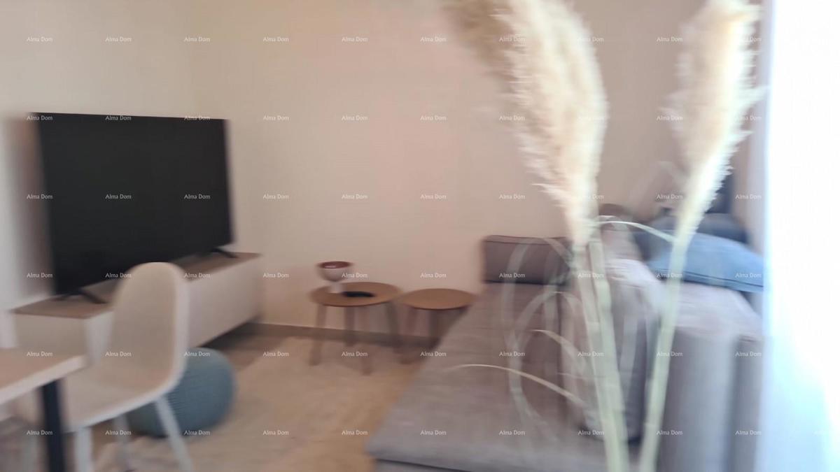 Moderen apartma v bloku E, s parkirnim mestom in shrambo v bližini Umaga!