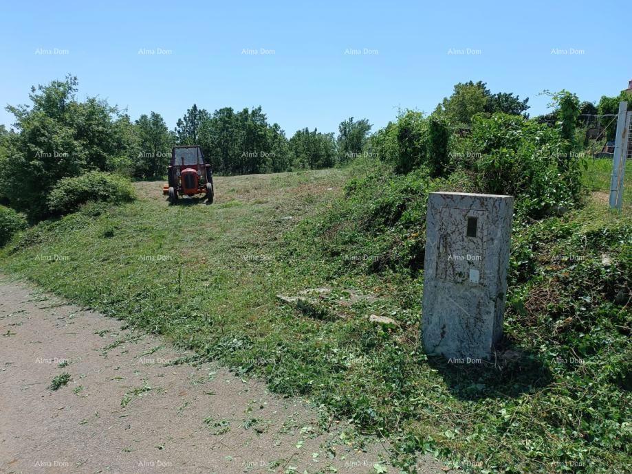 Vižinada, Na prodaj je građevinsko zemljište s pravomoćnom građevinskom dozvolom