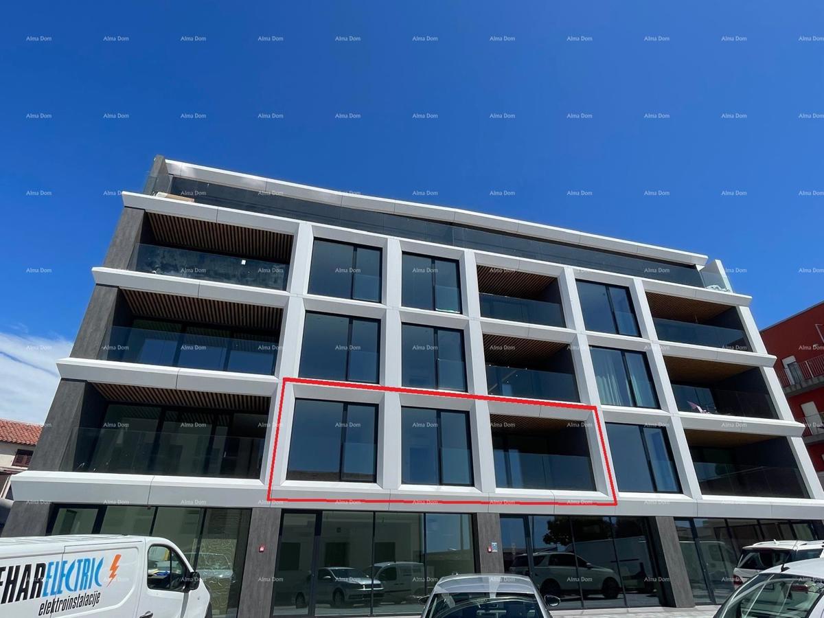 Prodamo stanovanja v stanovanjsko poslovni stavbi s pogledom na morje, center Umaga!