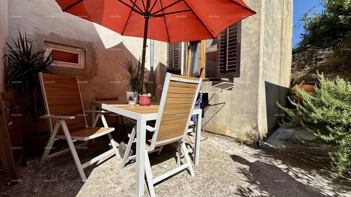 PULA, center – prodaja / stanovanje 55 m² z vrtom in parkirnim mestom