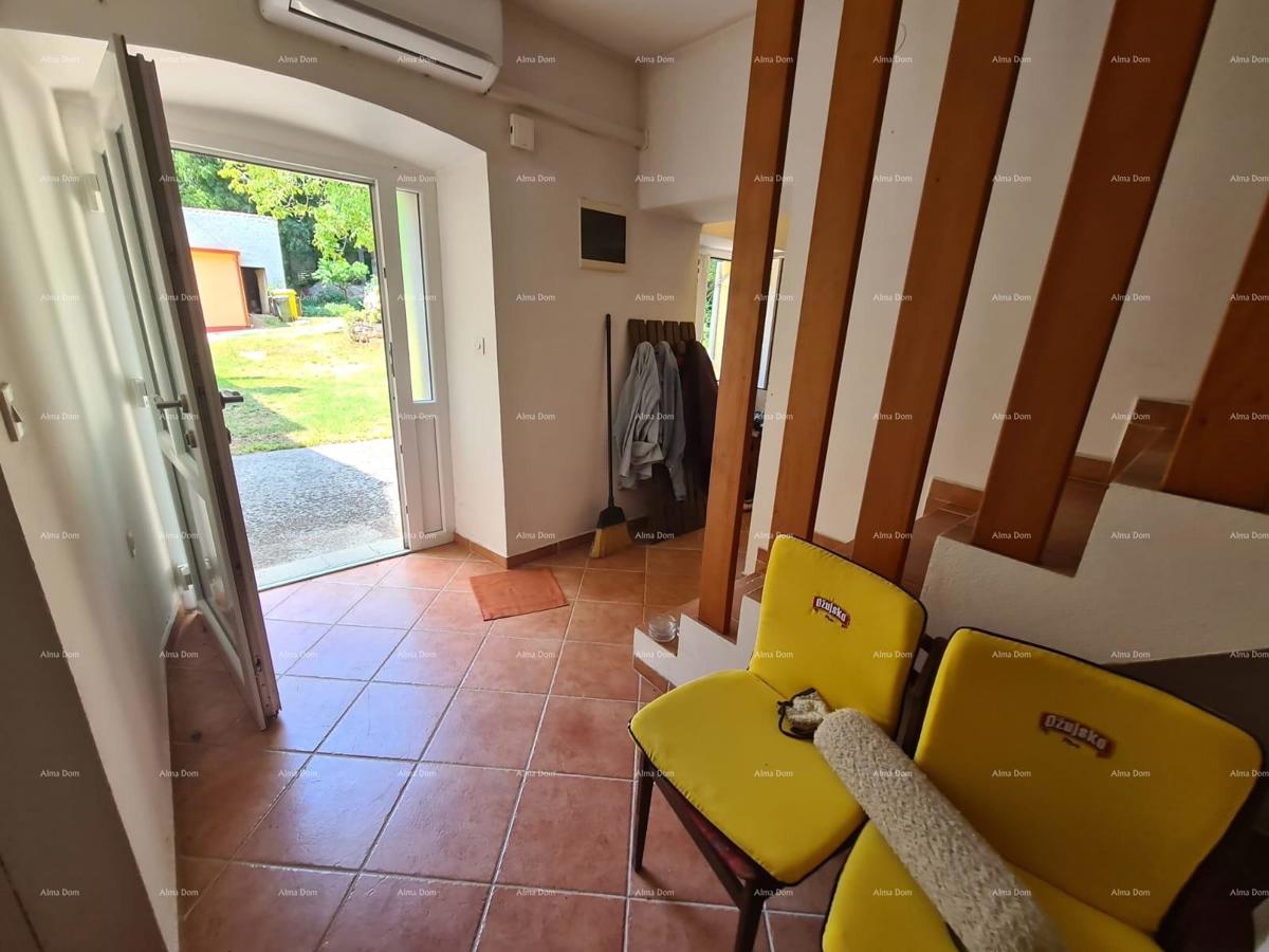 Prodaja hiše z dvoriščem in velikim zemljiščem, Barban