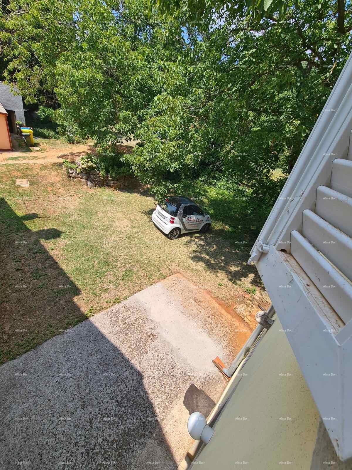 Prodaja hiše z dvoriščem in velikim zemljiščem, Barban