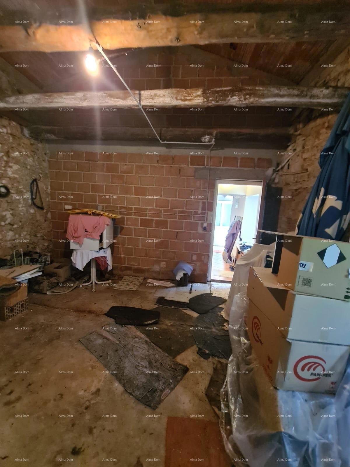 Prodaja hiše z dvoriščem in velikim zemljiščem, Barban