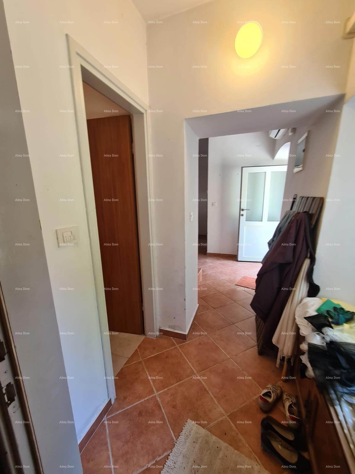 Prodaja hiše z dvoriščem in velikim zemljiščem, Barban