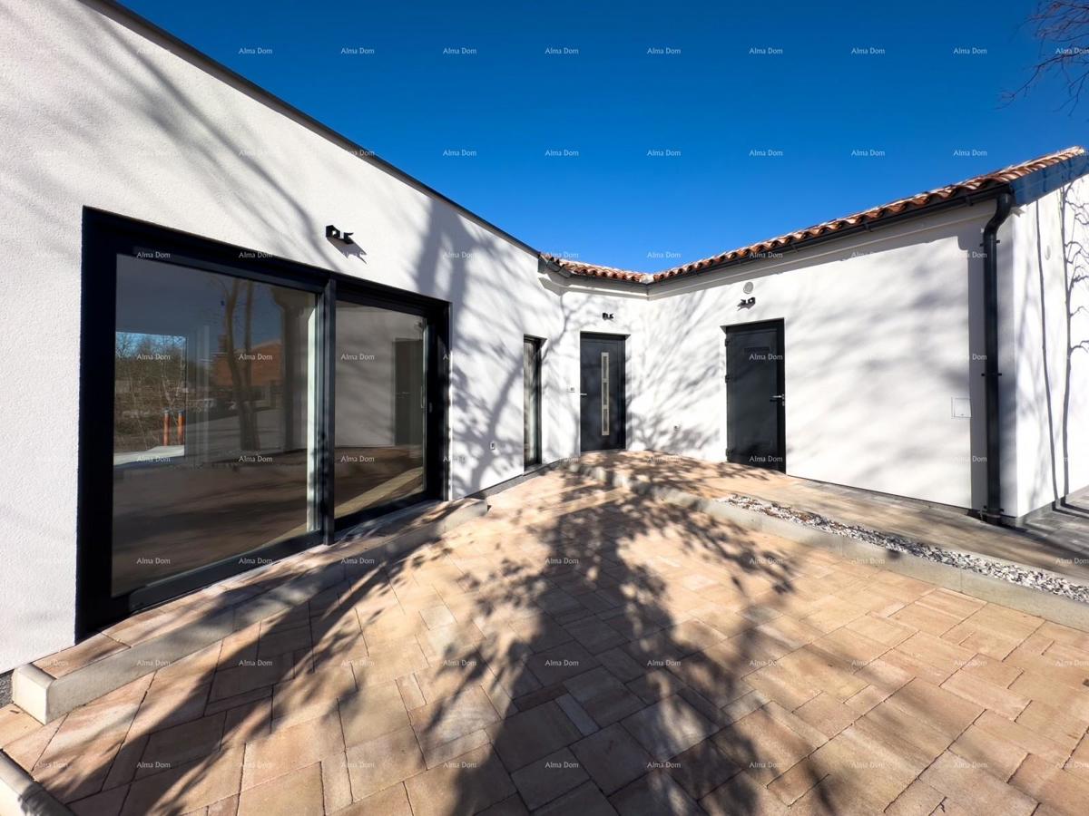 KOŽLJANI - Moderna hiša z bazenom. Blizu gozda, 15 minut do morja