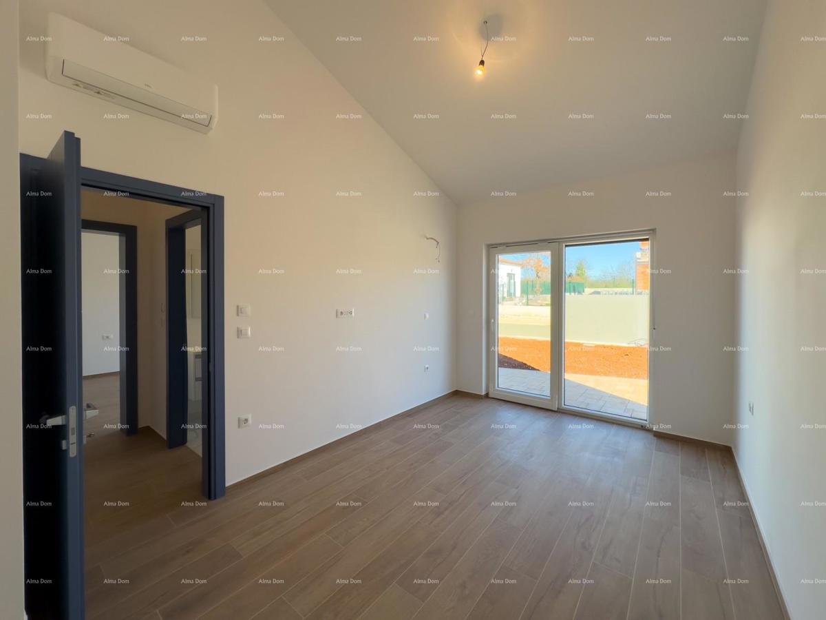 KOŽLJANI - Moderna hiša z bazenom. Blizu gozda, 15 minut do morja