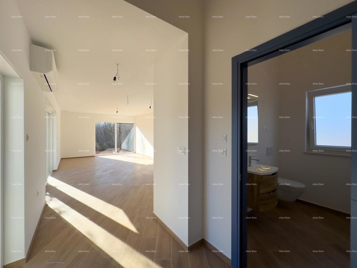 KOŽLJANI - Moderna hiša z bazenom. Blizu gozda, 15 minut do morja