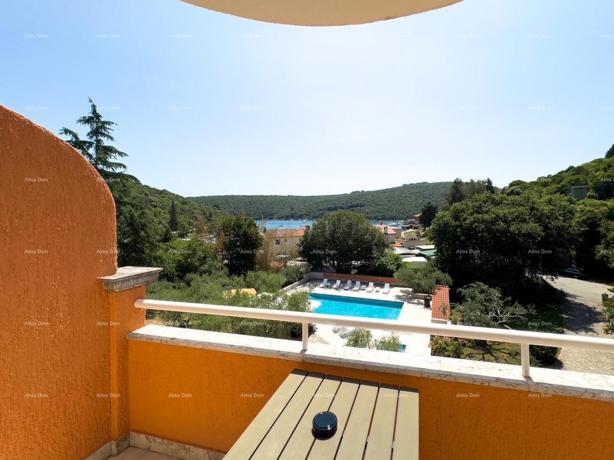 Investicija iz sanj: šarmanten hotel v Krnici, 200 m od morja